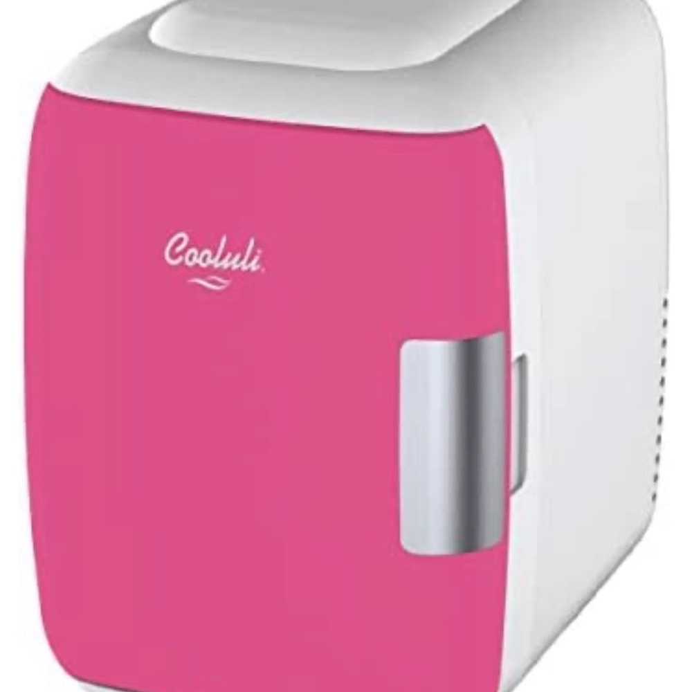 Refrigerator can be used in dorm room or for a spa (portable